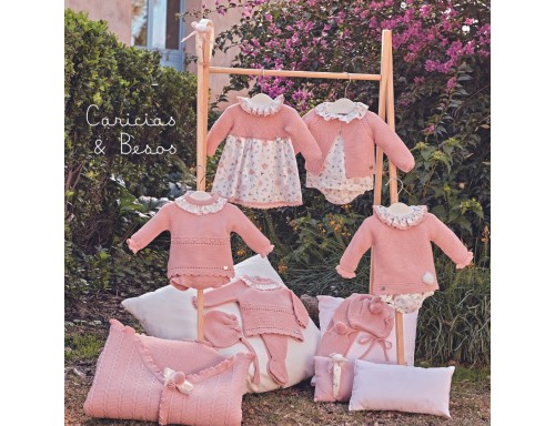 CHAQUETA DE NIÑA 4 TRENZAS DE LA COLECCIÓN CARICIAS Y BESOS DE JULIANA