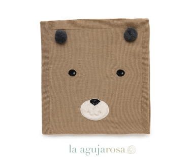 MANTITA BORDADA CARA OSO DE LA COLECCIÓN CUENTO DE JULIANA