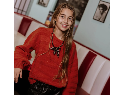 JERSEY DE NIÑA NO WAY MONDAY DE PUNTO ROJO CON HOMBROS CAÍDOS