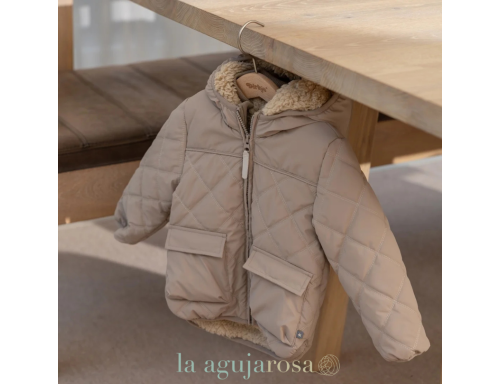 ABRIGO DE INVIERNO DIRKJE CON CAPUCHA MARRÓN SUAVE E IMPERMEABLE