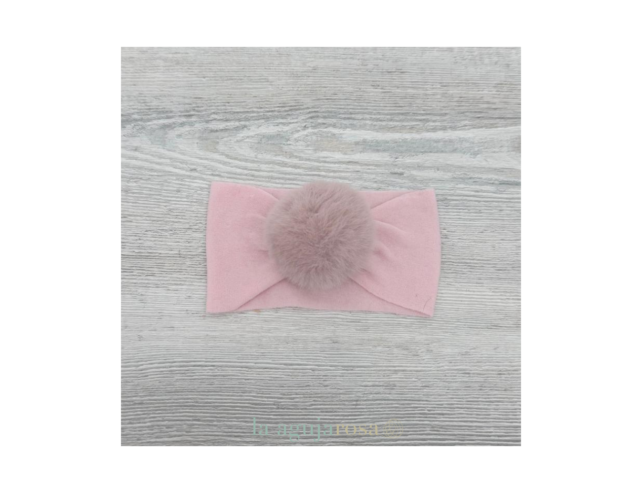 TURBANTE POMPÓN DE LA COLECCIÓN PIANO DE JULIANA