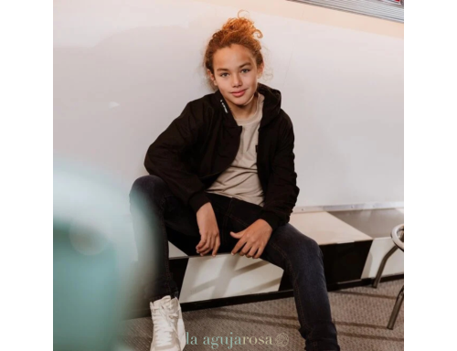 SUDADERA NEGRA CON CAPUCHA DE NO WAY MONDAY