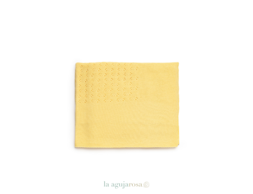 MANTITA CUADROS CALADOS DE LA COLECCIÓN LIMÓN DE JULIANA